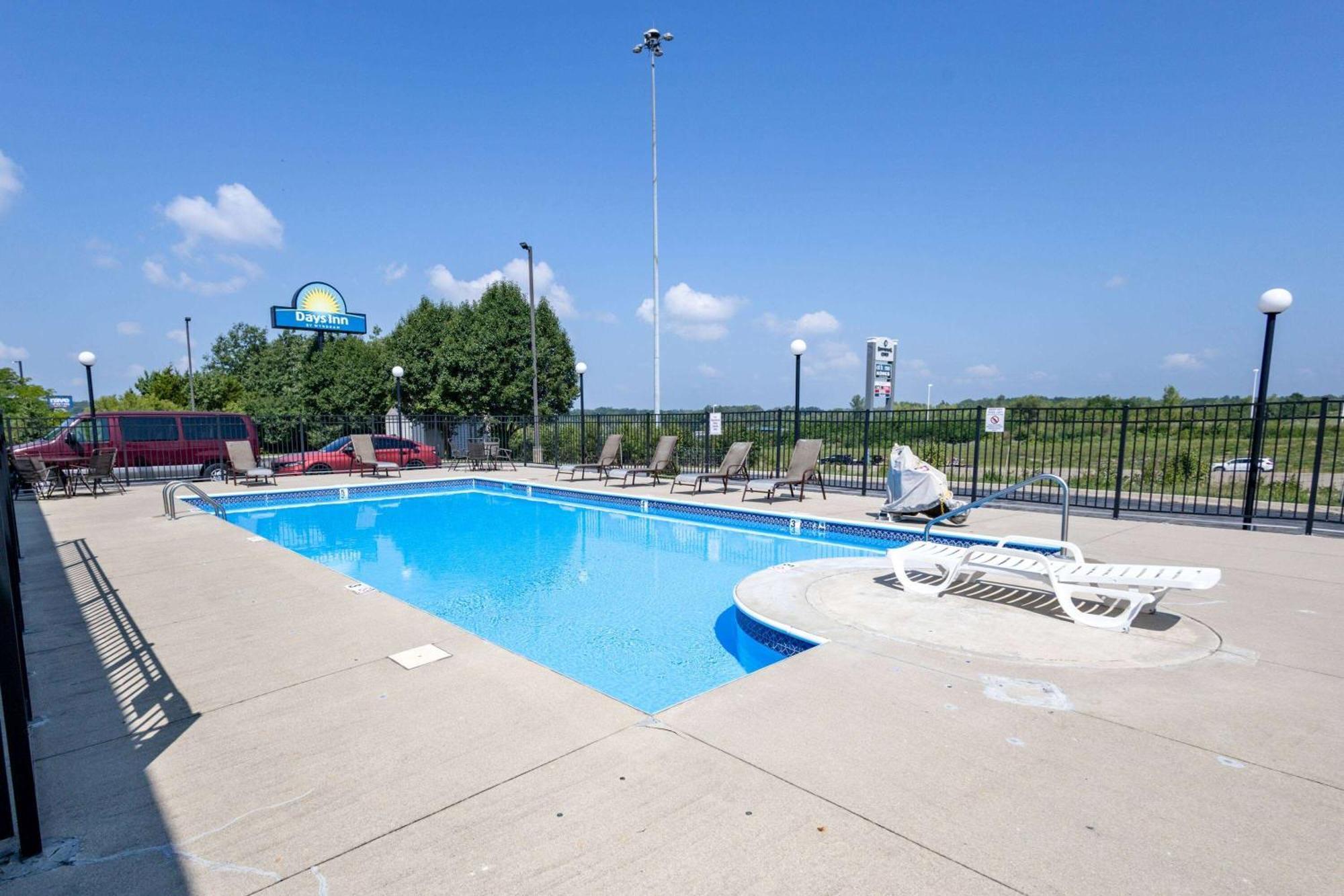 Days Inn By Wyndham Dayton Huber Heights Northeast Exterior foto